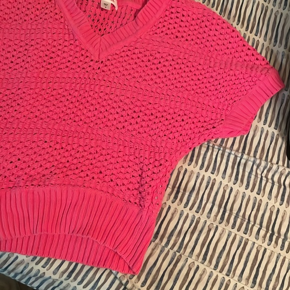 Pink knit short sleeve sweater top - Picture 3 of 3